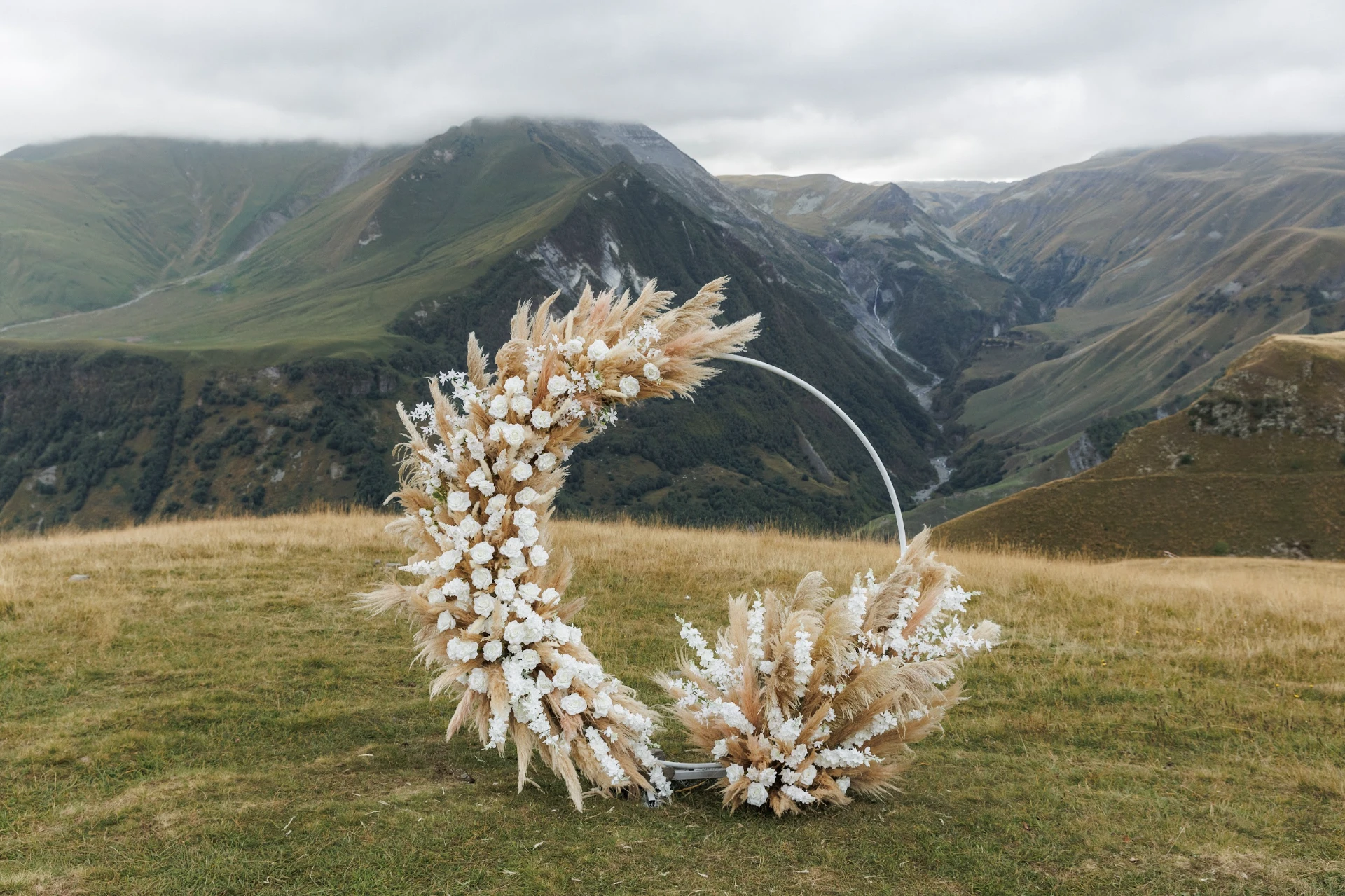 Wedding in the mountains of Gudauri Georgia with the wedding agency LETO 69