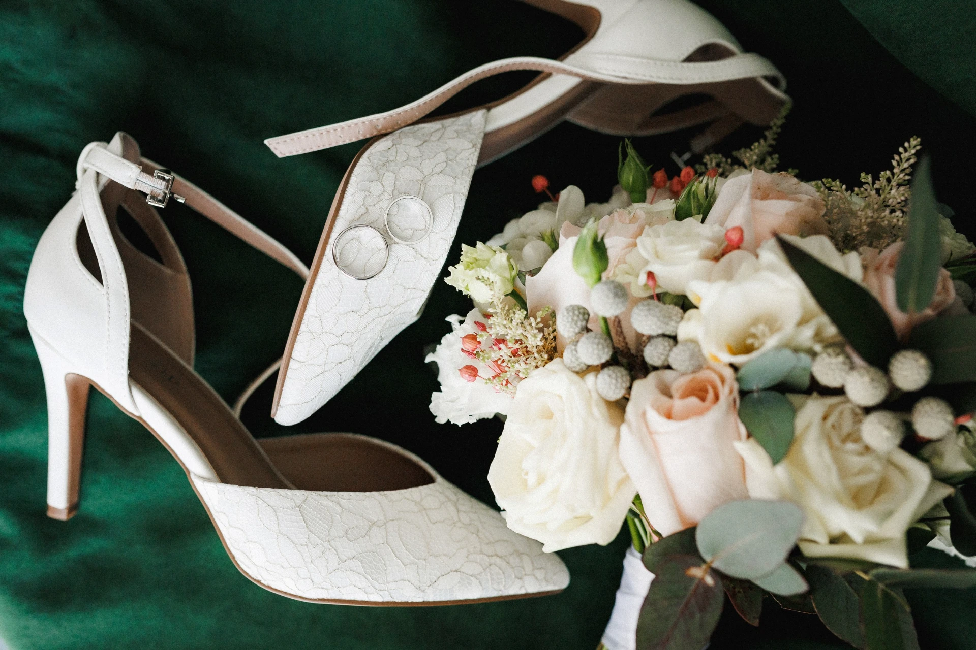 Outdoor wedding ceremony in Georgia with LETO agency 9