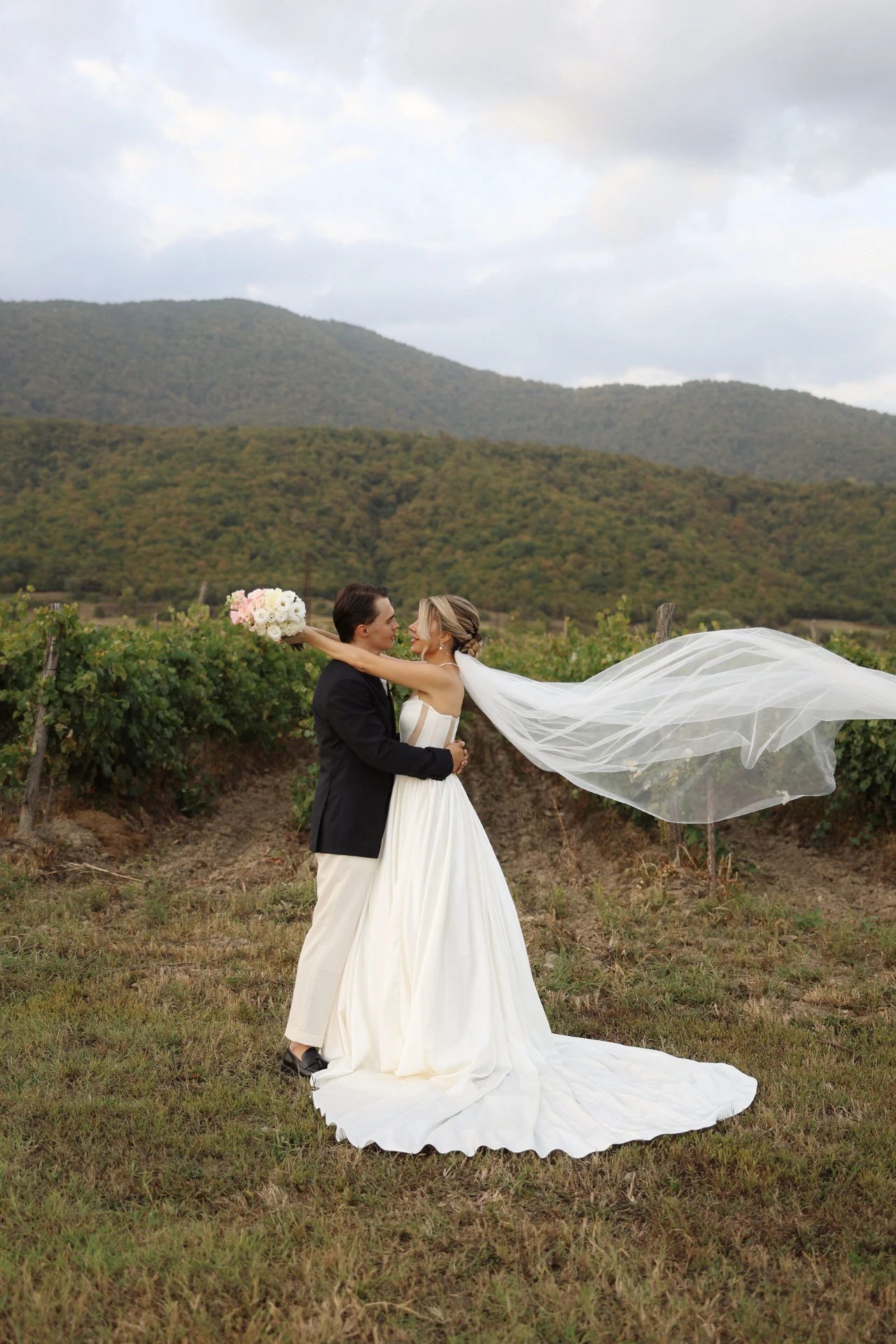 Wedding in a vineyard in Georgia with Leto Agency 86