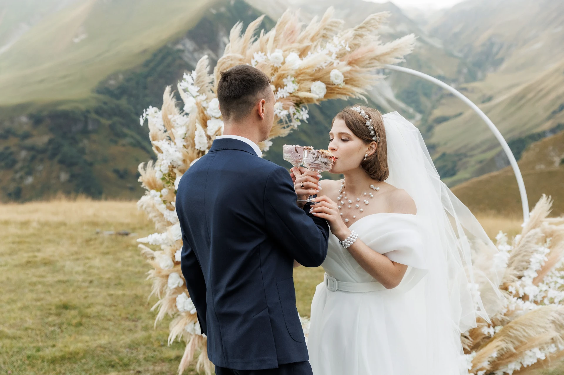 Wedding in the mountains of Gudauri Georgia with the wedding agency LETO 36