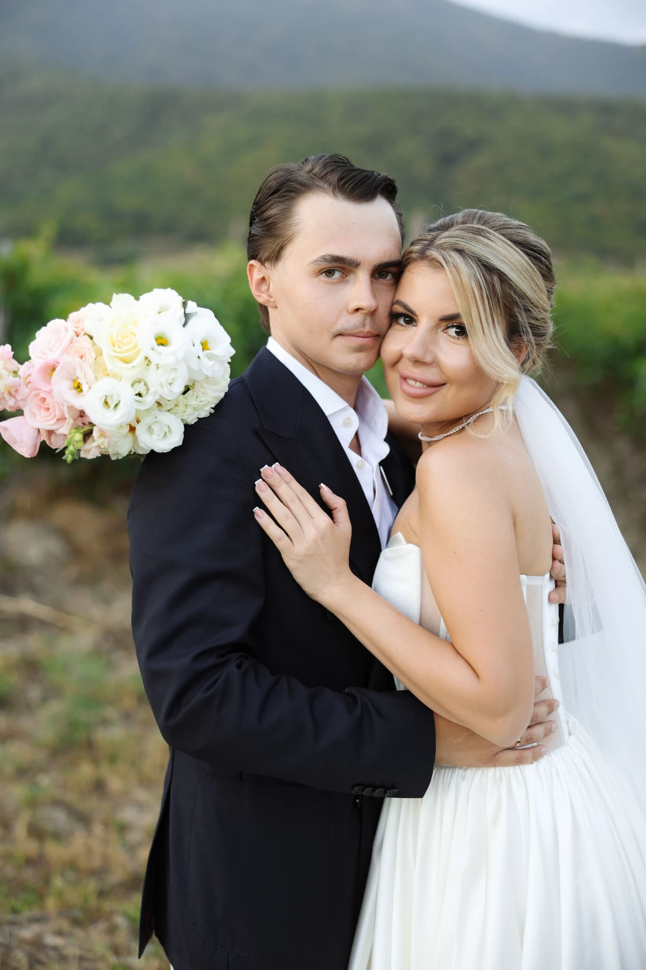 Wedding in a vineyard in Georgia with Leto Agency 34