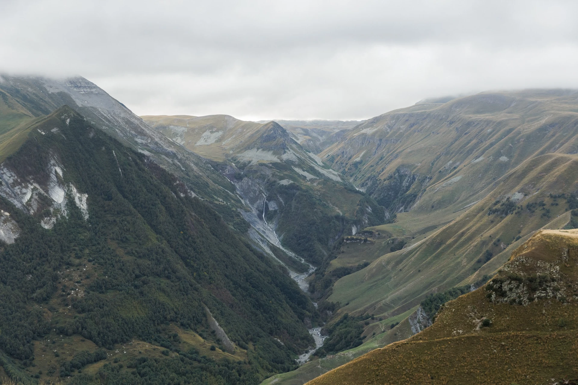 Wedding in the mountains of Gudauri Georgia with the wedding agency LETO 70